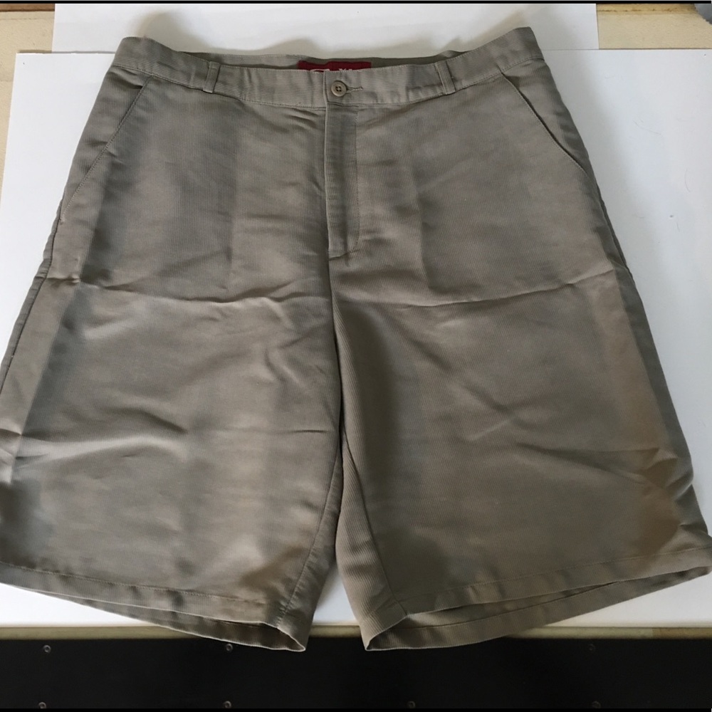 Oakley Men’s Khaki Golf Shorts - Size XL